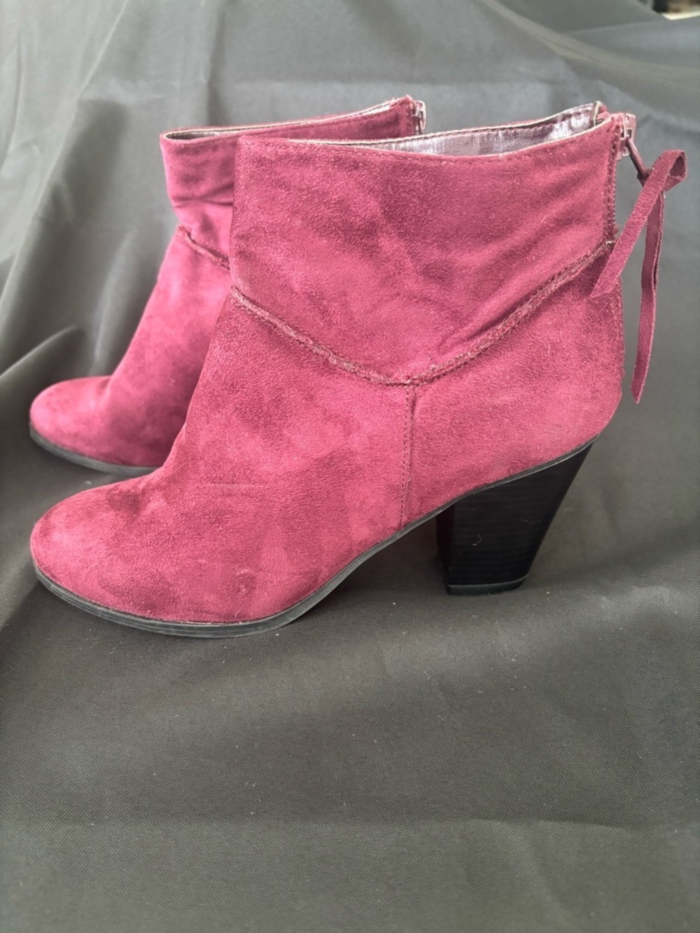 ❤️2/$15 or 3/$21❤️ Charlotte Ruess Faux Suede Wine Booties, Size 9